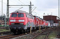 Am 21.2.2013 wartete ein Schrottzug in Oberhausen Osterfeld Süd auf die letzte Reise. Gebildet war der Zug aus der 225 120, 362 545, 232 377, 362 402, 225 150 und 225 026.