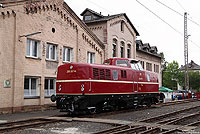 Im Auftrag der Deutschen Privatbahn GmbH (DP) hat die Firma „Raildesign Bäcker“ die 280 007 mustergültig in den Zustand der 70er Jahre zurück versetzt. Beim Lokschuppenfest in Siegen am 18.8.2013 konnte u.a. auch diese Lok bewundert werden.