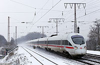 Um Winterreserven zu bilden, werden zwischen Dezember und März wieder einige Züge auf der ICE-Linie 10 mit dem ICE-T (Baureihe 411) gefahren. Am 16.1.2013 habe ich in Essen Frohnhausen den „Schmutzfink“ 411 027 fotografiert. Unterwegs war dieser Zug als ICE1549 von Düsseldorf Hbf nach Berlin Ostbahnhof.