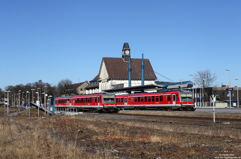 Vom einstigen Bahnhof Remscheid Lennep sind nur noch die beiden Durchfahrgleise übrig geblieben. Am 4.3.2013 begegnen sich hier die aus dem 628 507 gebildete RB30785 nach Solingen Hbf und der 628 540, der als RB30784 auf dem Weg nach Wuppertal war.
