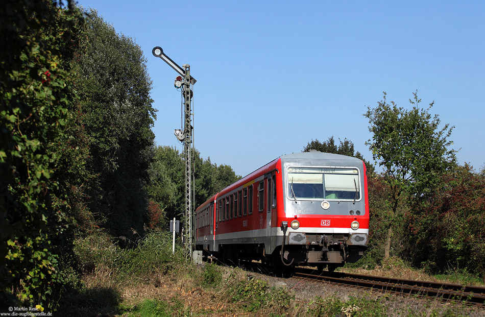 Auf dem Weg von Bocholt nach Wesel passiert die RB10277 das nördliche Einfahrsignal von Hamminkeln. 1.10.2013