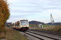 Im Einsatz für DB-Regio fahren die VT203 und VT219 der Hohenzollerischen Landesbahn als RB 22619 von Ulm nach Sigmaringen, fotografiert am ehemaligen Haltepunkt Wattenweiler. 25.10.2013