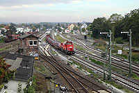 Schon in jungen Jahren hatte ich von der Brücke über den Nordbahnhof den Zugverkehr beobachtet. Am 2.10.2014 wartet hier die 265 027 mit dem FZ54346 nach Schloss Neuhaus auf die Ausfahrt.