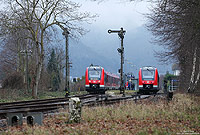 Schnee war an diesem 29.12.2014 im Ahrtal allerdings Mangelware! In dem mit alter Signaltechnik ausgerüsteten Bahnhof Dernau treffen sich der 620 013 und 622 016. 