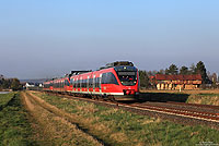 Im letzten Licht des 12.3.2014 fährt die aus dem 644 023, 039 und 006 gebildete RB12375 bei Weilerswist nach Gerolstein.