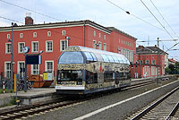 Auf der knapp 19 Kilometer langen Strecke Dessau – Wörlitz wird von der „Dessauer Verkehrs- und Eisenbahngesellschaft“ ein Ausflugsverkehr mit den Doppelstock-Schienenbusse der Baureihe 670 angeboten. Am Vormittag des 31.8.2014 steht der VT670 004 (ex DB 670 005) in Dessau abfahrbereit nach Wörlitz.