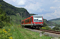 Ein Standortwechsel führte mich an die Nebenbahn Bullay – Traben Trarbach, wo die Baureihe 628 noch bis Mitte Dezember den Gesamtverkehr abwickelt. Bei Krövenig fährt der 628 592 als RB12324 nach Traben Trarbach.