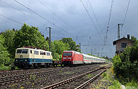 Eine weitere Aufnahme des Zuges entstand in Garßen. Hier wurde der Zug vom IC 2372 (Frankfurt – Stralsund) überholt.

