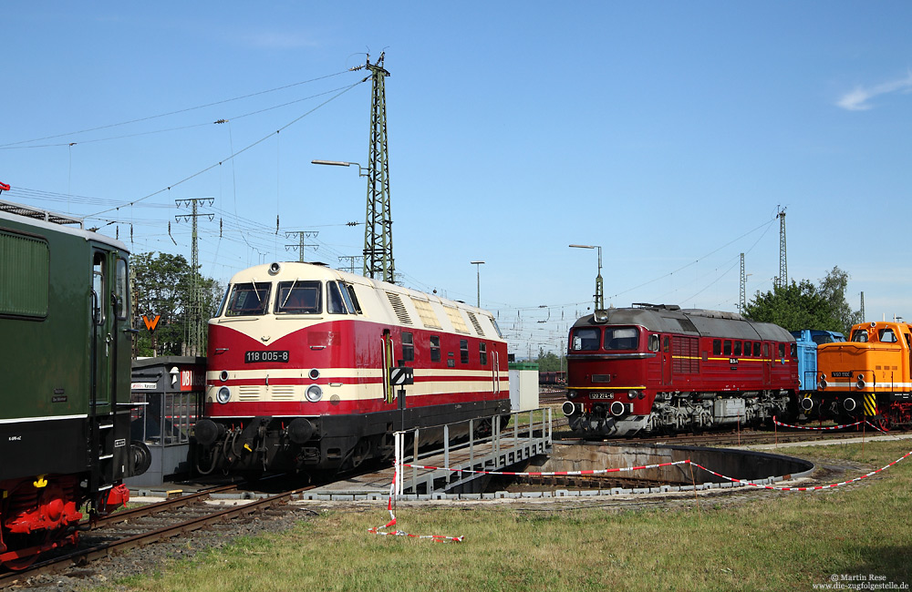 Das Thema auf dem Sommerfest lautete „Ost trifft West“ und so machten sich die „Ossis“ aus dem Eisenbahnmuseum Arnstadt an der Drehscheibe in Koblenz Lützel breit. 14.6.2015