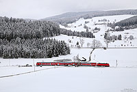 Die Höllental- und Dreiseenbahn sind in fester Hand Freiburger 143!  Zwischen Titisee und Hinterzarten schiebt die 143 042 die RB26941 (Seebrugg – Freiburg) auf einer Höhe von 870 Metern ü.NN durch den verschneiten Schwarzwald. 25.1.2015

