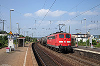 Mit einem Kesselwagenzug durchfährt die 151 028 den Bahnhof Koblenz Lützel. 6.6.2015