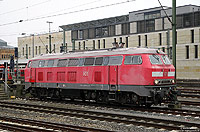 Nachdem die letzten 218-Leistungen beim Bw Braunschweig im Dezember endeten, findet man in Hannover Hbf nur noch Lokomotiven dieser Baureihe von DB-Fernverkehr. Am 4.1.2015 wartet die 218 838 auf den Einsatz….