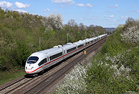 An vier Wochenenden im April und Mai ruht der Verkehr auf der Schnellfahrstrecke Köln Rhein/Main aufgrund von Bauarbeiten. Einige Züge werden über die Rheinstrecke umgeleitet. So auch der ICE2505 (Dortmund – Karlsruhe), der mir mit einer Verspätung von 70 Minuten bei Remagen vor die Linse fuhr. 18.4.2015

