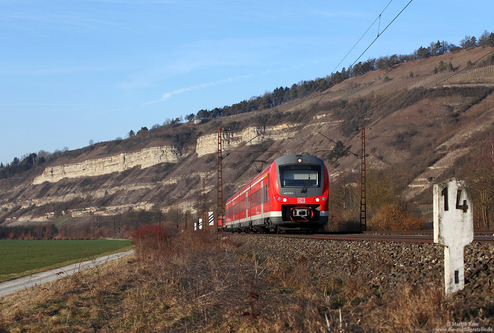 Im Nahverkehr zwischen Gemünden und Würzburg dominieren die „Möpse“ der Baureihe 440. Zwischen Retzbach Zellingen und Thüngersheim fährt der der 440 039 als RB58053 (Jossa – Bamberg) gen Würzburg. 7.2.2015