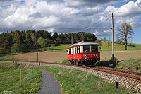 Kurz hinter Lichtenhain habe ich den 479 203 auf der Fahrt nach Cursdorf fotografiert. Das Zugpersonal der RB29946 winkt freundlich! 6.5.2015

