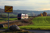 Am Ortsaugang von Garbeck fährt die aus dem 640 014 und 640 029 gebildete Regionalbahn 14546 von Neuenrade nach Unna. Neben dem zweiteiligen LINT der Baureihe 648 kommen hier auch die "LINTchen" der Baureihe 640 zum Einsatz.