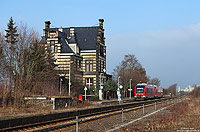 Auf der Fahrt von Koblenz nach Mayen Ost macht die aus dem 640 019 und 640 002 gebildete RB12768 in Kruft Station. Das imposante Empfangsgebäude zeugt noch heute von der einstigen Bedeutung der Strecke! 12.2.2015


