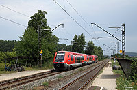 Am Haltepunkt Ebing scheint die Zeit stehen geblieben zu sein! Allerdings wird sich der Zustand in naher Zukunft ändern. Am 17.7.2015 passiert der aus dem 641 026, 037 und 038 gebildete RE59304 (Bayreuth/Hof – Bamberg) den Haltepunkt.
