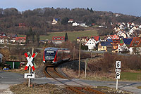 Auf der Gräfenbergbahn dominieren die Triebwagen der Baureihe 642. Am späten Nachmittag des 15.3.2015 war der 642 074 als RB58752 bei Weißenohe unterwegs.