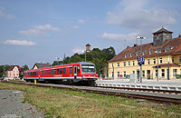 Im Vorfeld des Streckenfestes der Kurhessenbahn war ich am 12.8.2015 auf der Strecke Marburg – Frankenberg schon einmal zur Streckenkunde unterwegs. Im Bahnhof Frankenberg wartet der 628 311 als RB23123 auf die Rückfahrt nach Marburg. 