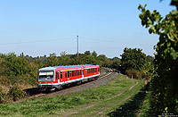 Den letzten Tag des Septembers verbrachte ich an der „Pfälzischen Nordbahn“ zwischen Bad Dürkheim und Neustadt (Weinstraße). Auf dem Weg von Freinsheim nach Neustadt rollt der 628 541 als RB13729 Deidesheim entgegen.