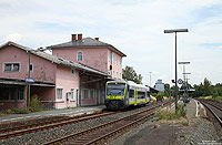 Seit Juni 2011 verkehrt auf der 10 Kilometer langen Strecke Münchberg – Helmbrechts die Agilis Verkehrsgesellschaft mit Triebwagen von Typ Regio-Shuttle RS1. Am 18.7.2015 verlässt der VT650.710 als ag84660 den Bahnhof Münchberg.
