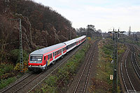 Fast pünktlich fährt der NX-Ersatzzug RB27829 aus Wuppertal Oberbarmen bei Köln West nach Bonn Mehlem. Als Zug- bzw. Schublok fungiert die ES64 U2-034 von Dispolok.