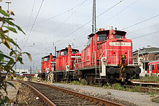 Zwischen 1955 und 1964 wurden bei der Deutschen Bundesbahn insgesamt 941 Lokomotiven der V60 in Dienst gestellt, von denen sich heute immerhin noch 177 Lokomotiven im Bestand befinden. In Dortmund Bbf warten am 20.8.2016 gleich drei dieser Oldies (namentlich 363 210, 362 582 und 362 942) auf den nächsten Einsatz.  