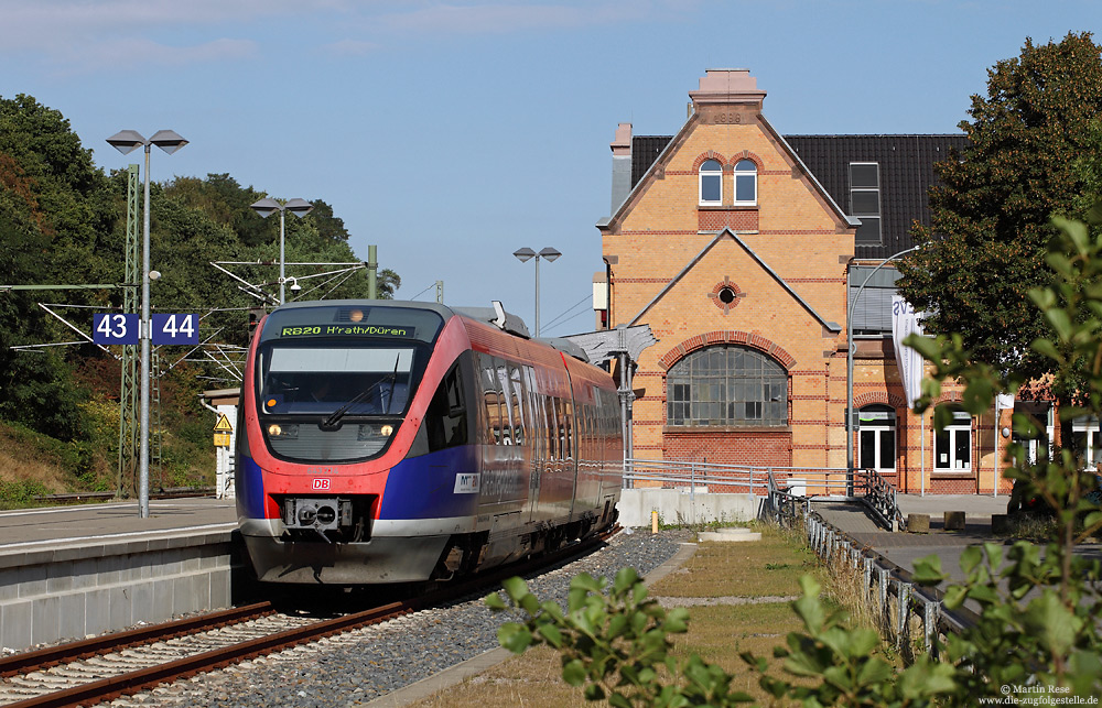 Auf der im Juni reaktivierten Strecke Stolberg – Alsdorf kommen Aachener 643 zum Einsatz. Am späten Nachmittag des 10.9.2016 steht der 643 214 als RB11027 abfahrbereit in Stolberg Hbf.