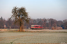 Am Nikolaustag ging es noch einmal an die Strecke Bocholt – Wesel, auf der am 11.12.2016 die Abellio-Rail den Reisezugverkehr übernahm. Im morgendlichen Licht fährt der 628 704 als RB10269 bei Blumenkamp nach Wesel.