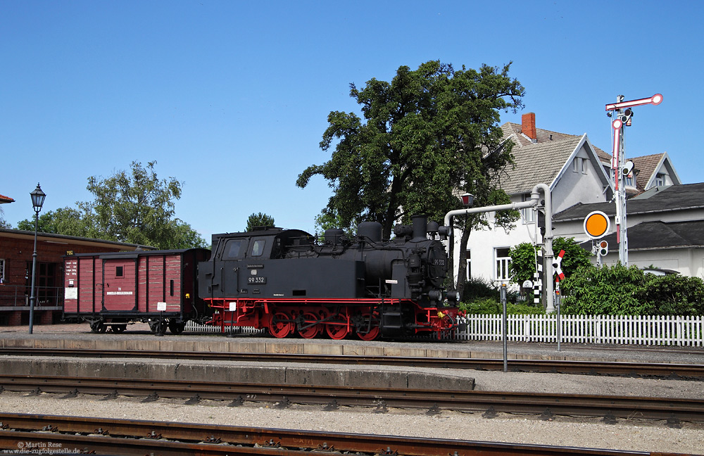 Am Bahnhof Kühlungsborn West steht die 99 332 als Denkmal.