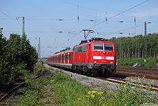 111 155 mit 422-Ersatzzug nach Dortmund am Haltepunkt Bochum Ehrenfeld.