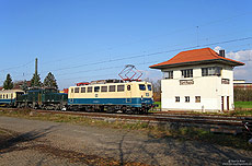 140 423 mit Überführung der Ce 6/8 III 14305 der SBB-Historic im Bahnhof Hirschaid
