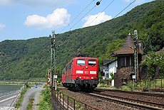 Mit dem GM62554 (Mülheim Styrum – Mühldorf) passiert die 151 149 den ehemaligen Posten zwischen Kaub und Lorchhausen, 1.6.2017.