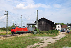 152 101 an der Haltestelle Auggen an der Rheintalbahn