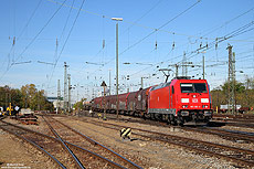Mit dem EZ44625 (Mannheim –Basel SBB Rb) durchfährt die 185 382 den Bahnhof Basel Bad Bf