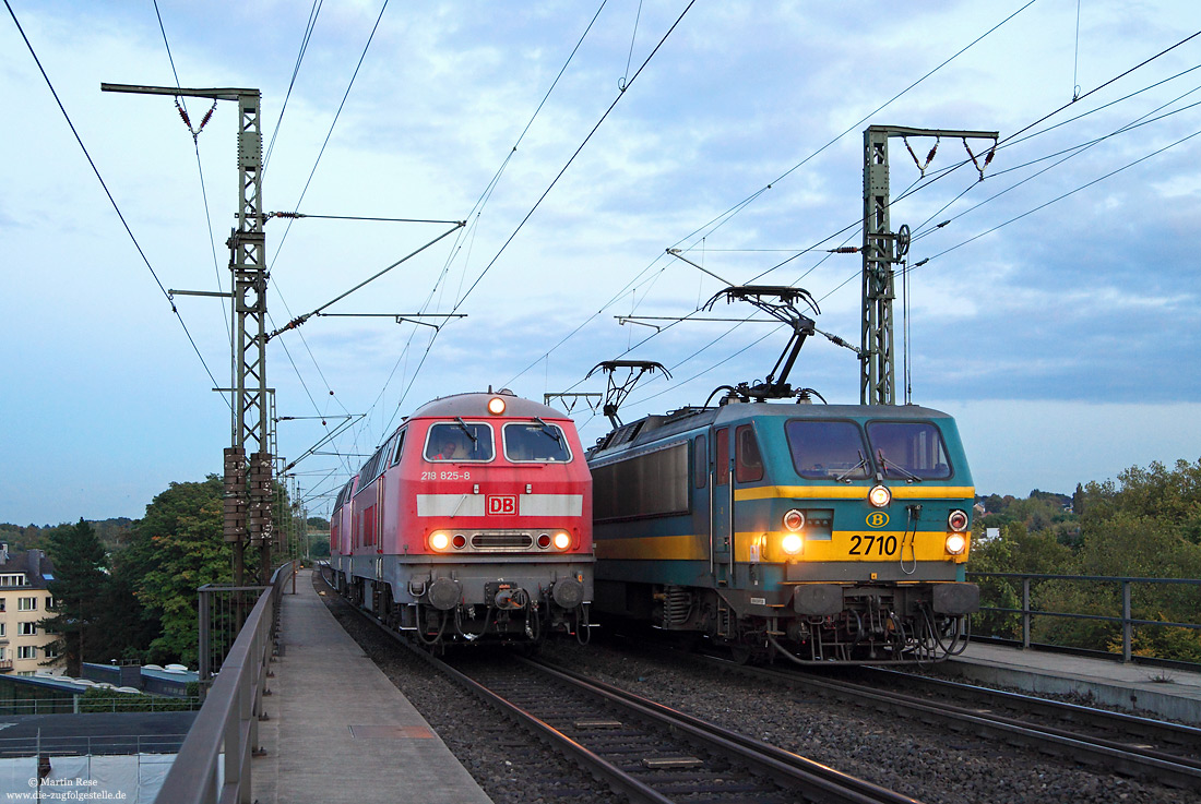 218 825 und SNCB2710 auf dem Viadukt bei Aachen Hbf