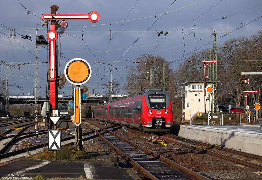 442 780 fährt als RE24456 in Hanau Hbf ein
