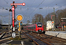 442 780 fährt als RE24456 in Hanau Hbf ein