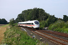 Aus Hamburg kommend durchfährt der 605 019 als ICE1233 Hamburg Hbf – Kopenhagen den Bahnhof Burg West