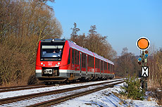 Nachdem die Bahnhöfe Weilerswist und Derkum im November 2016 an das ESTW Euskirchen angeschlossen wurden, findet man entlang der Eifelstrecke nur noch in Satzvey Formsignale. Unterwegs als RB11423 nach Kall passiert der 620 023 das südliche Einfahrvorsignal von Satzvey. 22.1.2017