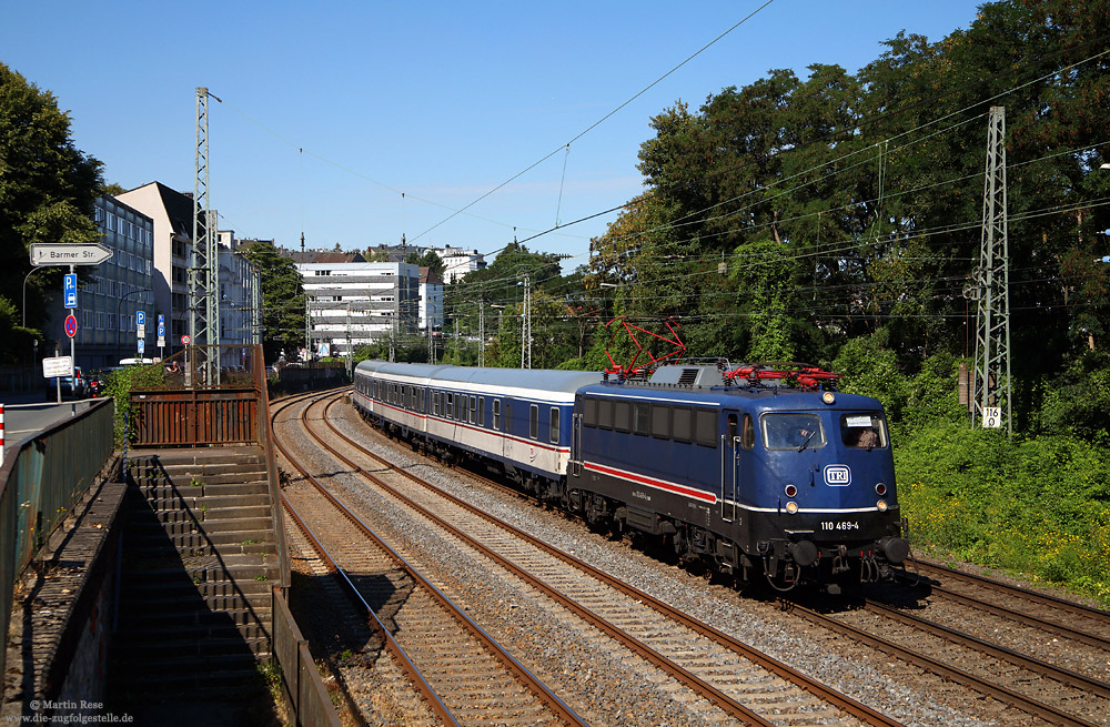 110 469 mit n-Wagen als NX-Ersatzzug bei Wuppertal Hbf