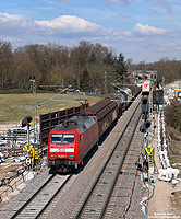 152 059 mit EZ44614 an der Tunnelbaustelle in Rastatt