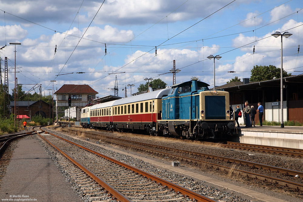 Pendelfahrten mit 212 3721 im Bahnhof Kreuztal zum Lokschuppenfest im Südwestfälischen Eisenbahnmuseum