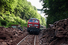 218 824 mit verunfallten 620 530 nach Hamgrutsch am Wilsecker Tunnel