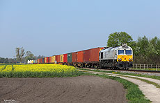 247 051 mit Containerzug 41834 bei Altötting