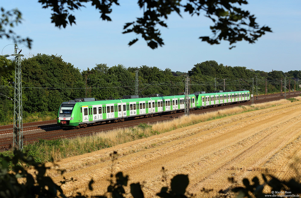 422 047 im neuen S-Bahn-Rhein-Ruhr-Design als S6 bei Langenfeld