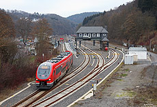 632 616 im Bahnhof Brügge mit Reiterstellwerk und ESTW