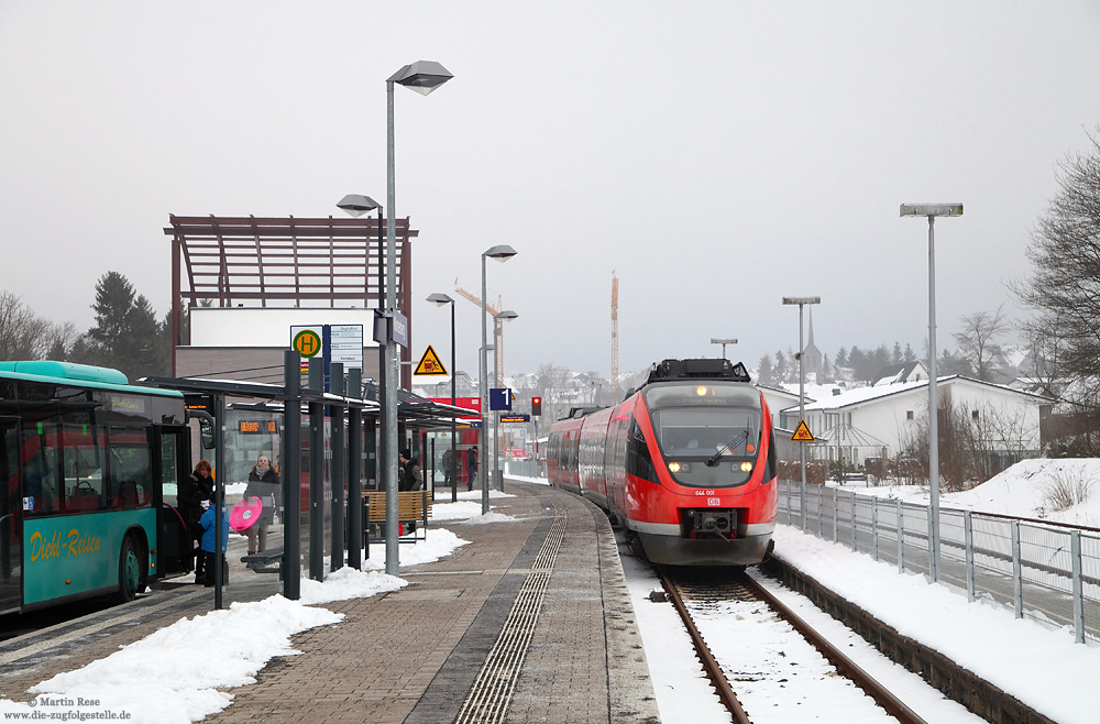 644 001 im Bahnhof Winterberg im Schnee