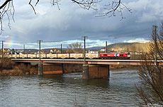 DE668 der HGK auf der Moselbrücke in Koblenz